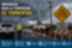 Tormenta con trabajadores de IID, camión con grúa, carretera inundada y señales Turn Around/ROAD CLOSED; prepárese.