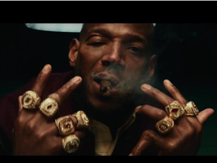 Sumérgete por completo y deja que HIM te consuma.