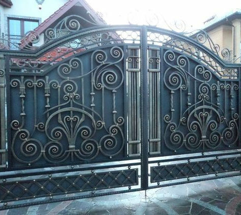 Portes métallique disponibles sur commande.