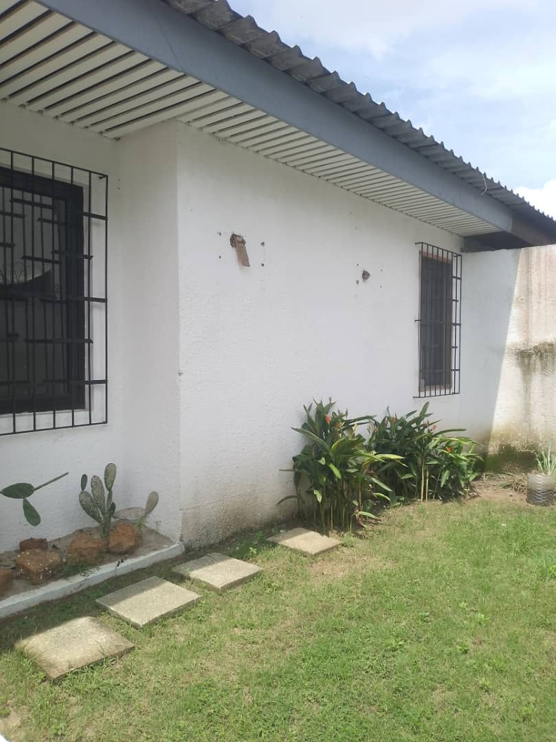 VILLA BASSE 5 PIECES - EN LOCATION - COTE D'IVOIRE - COCODY ANGRE 22 EME - 500 MILLES FCFA