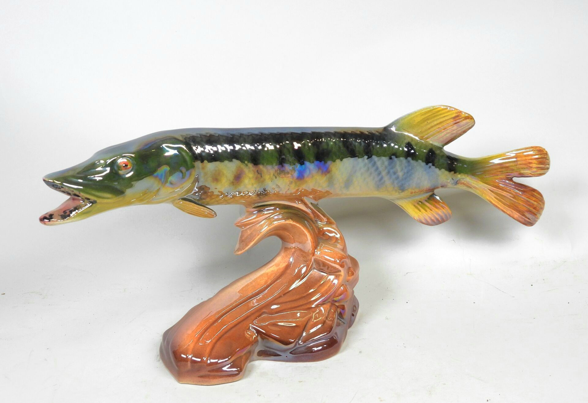Réf. 316 - BROCHET EN CERAMIQUE POLYCHROME
