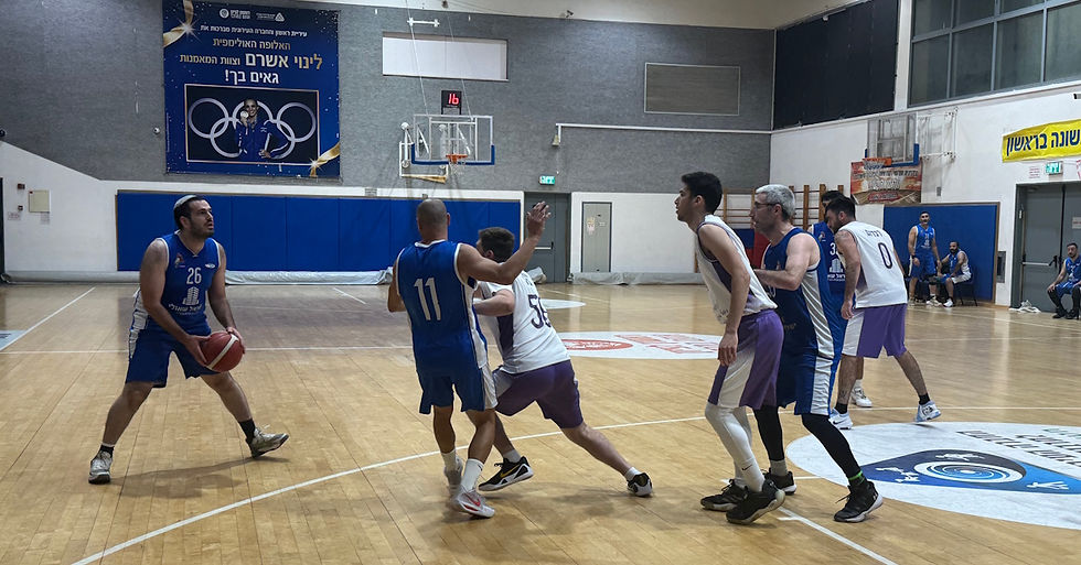 קריית גנים שיקגו (בכחול) נגד בני טלטאביז (בלבן)