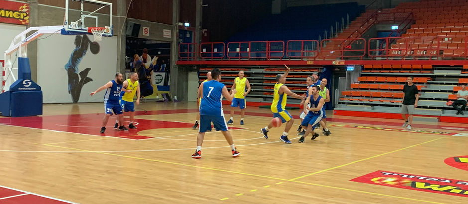 המח' ה29: המפציצים-סיאסטה, החברים של בלייכר-נ.הדרים רותם