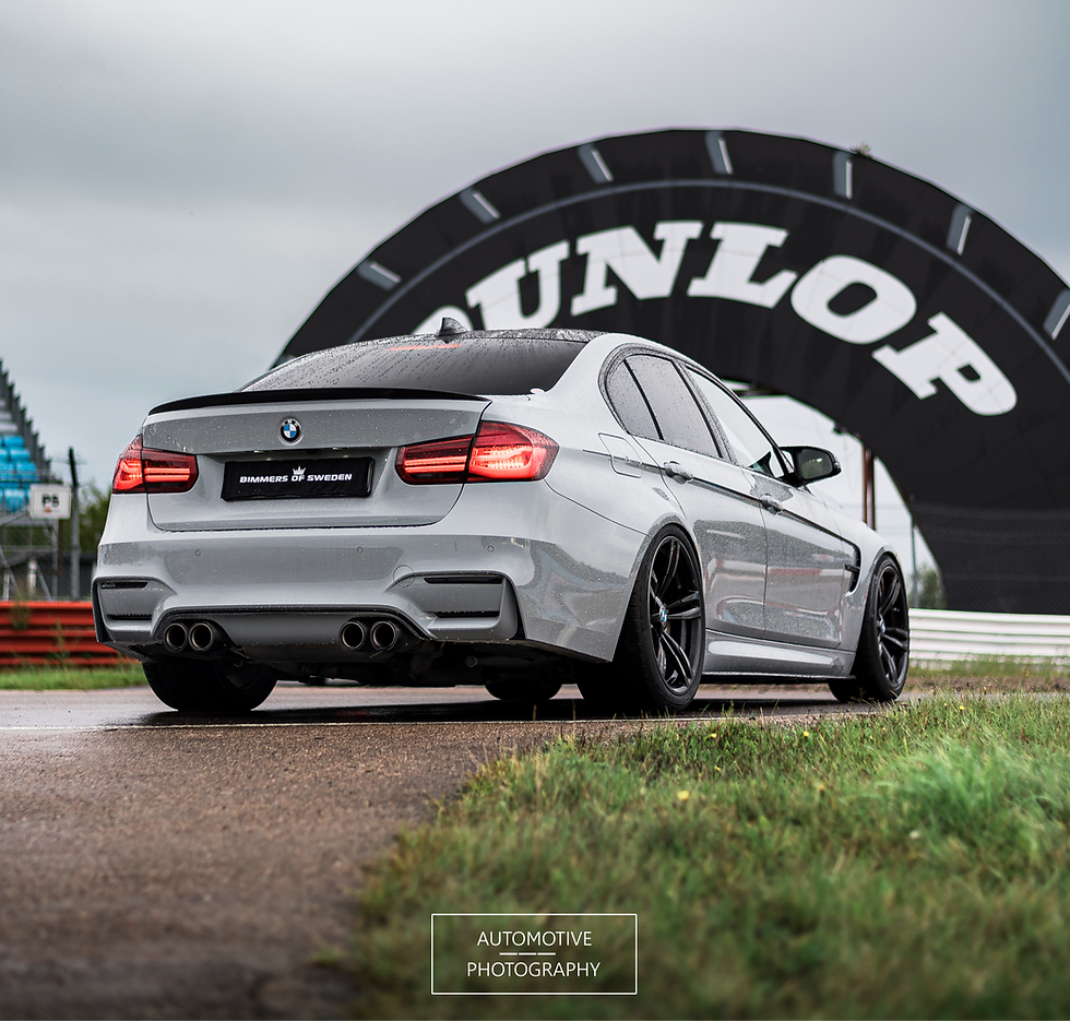 Miniatyrbild: Bilhall & exponering