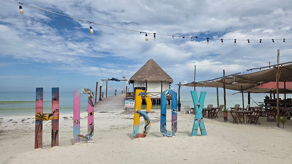 De grote letters Holbox op het strand