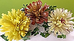 Leek flowers. Vegetable decoration. Vegetable Garnish.