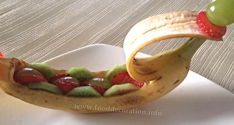Food decoration / fruit garnish / banana