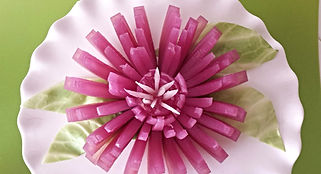 Onion decoration / Food decoration. Onion flower tinted with turmeric. Vegetable decorating ideas.