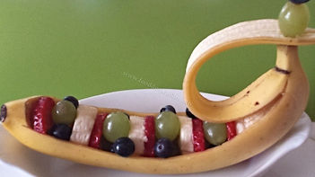 Food decoration / banana garnish