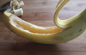 Garnishing with banana / Fruit decorating