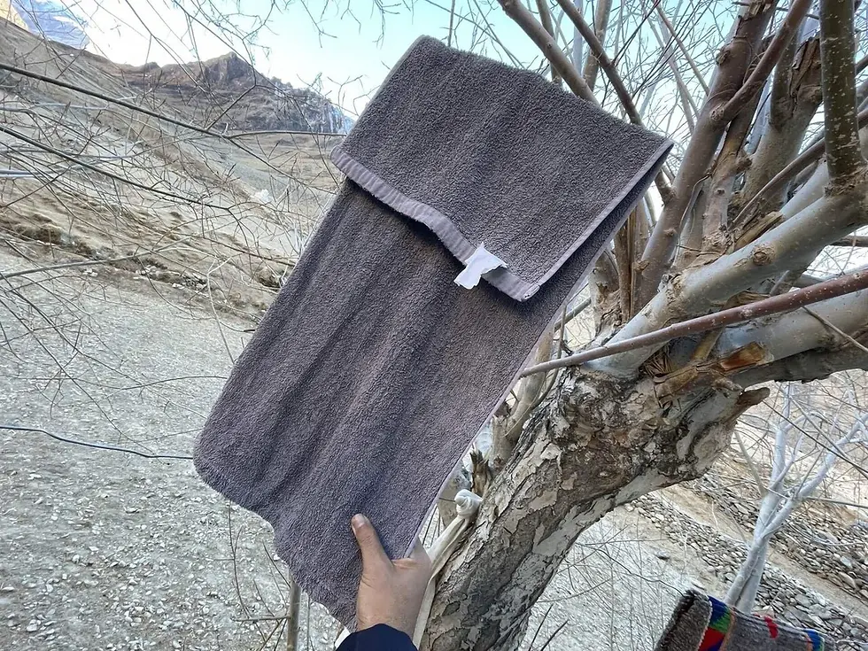 日中でも、外に干して置いた洗濯物がカチコチに凍ります。