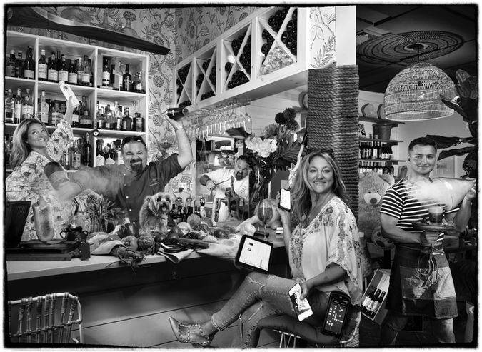 Bistro_Ete_B&W.jpg
