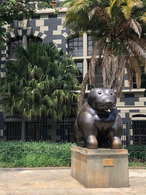 Bronce de Botero junto al Palacio de la Cultura. /Cortesía