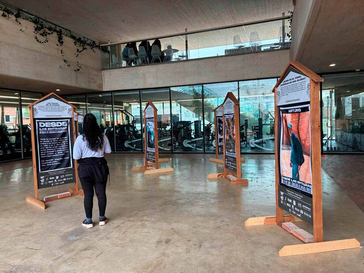 Artistas jóvenes de la localidad Barrios Unidos, en Bogotá, invierten tiempo y dinero en defender la memoria del barrio. Les preocupa que en el “desarrollo” de la ciudad se olvide a las personas. Por eso utilizan el arte contra la gentrificación.