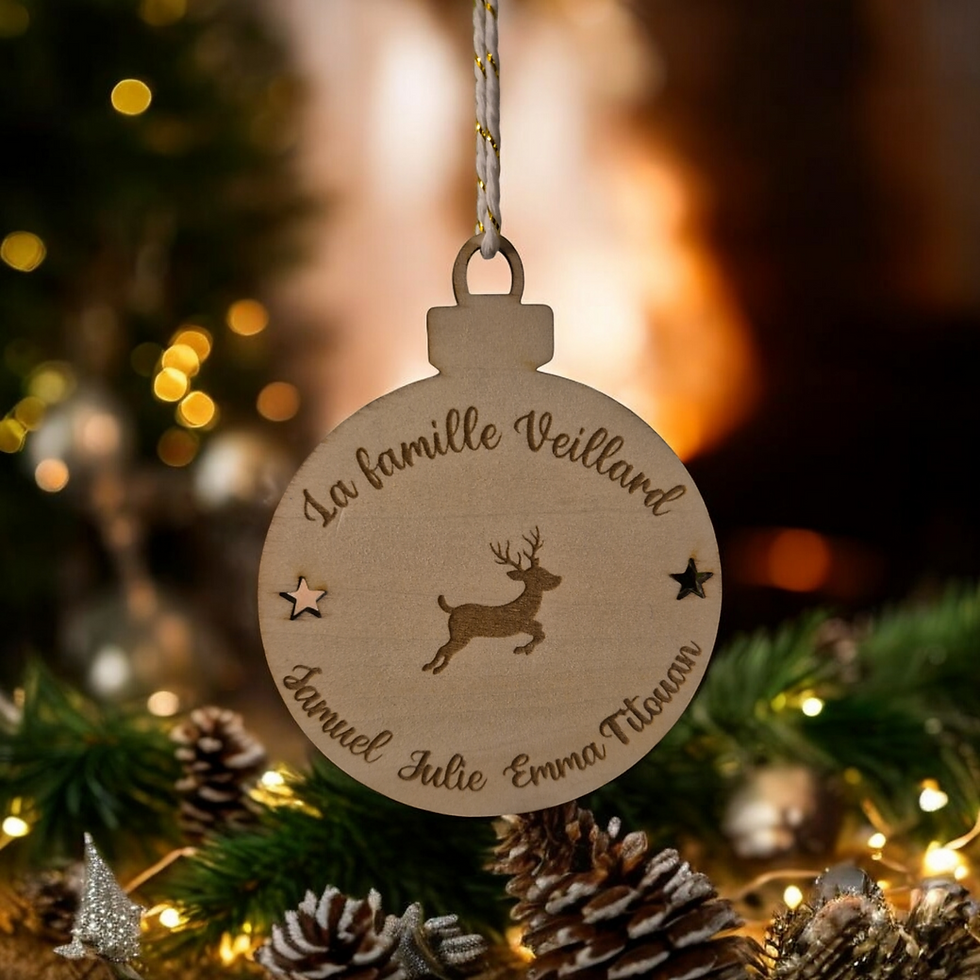 Miniature : Boule de Noël en bois personnalisable – Renne volant & étoiles ajourées 🎄🦌✨