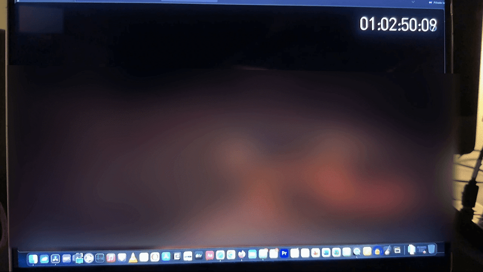 screen flash problem while watching video on a 2024 MacBook Pro