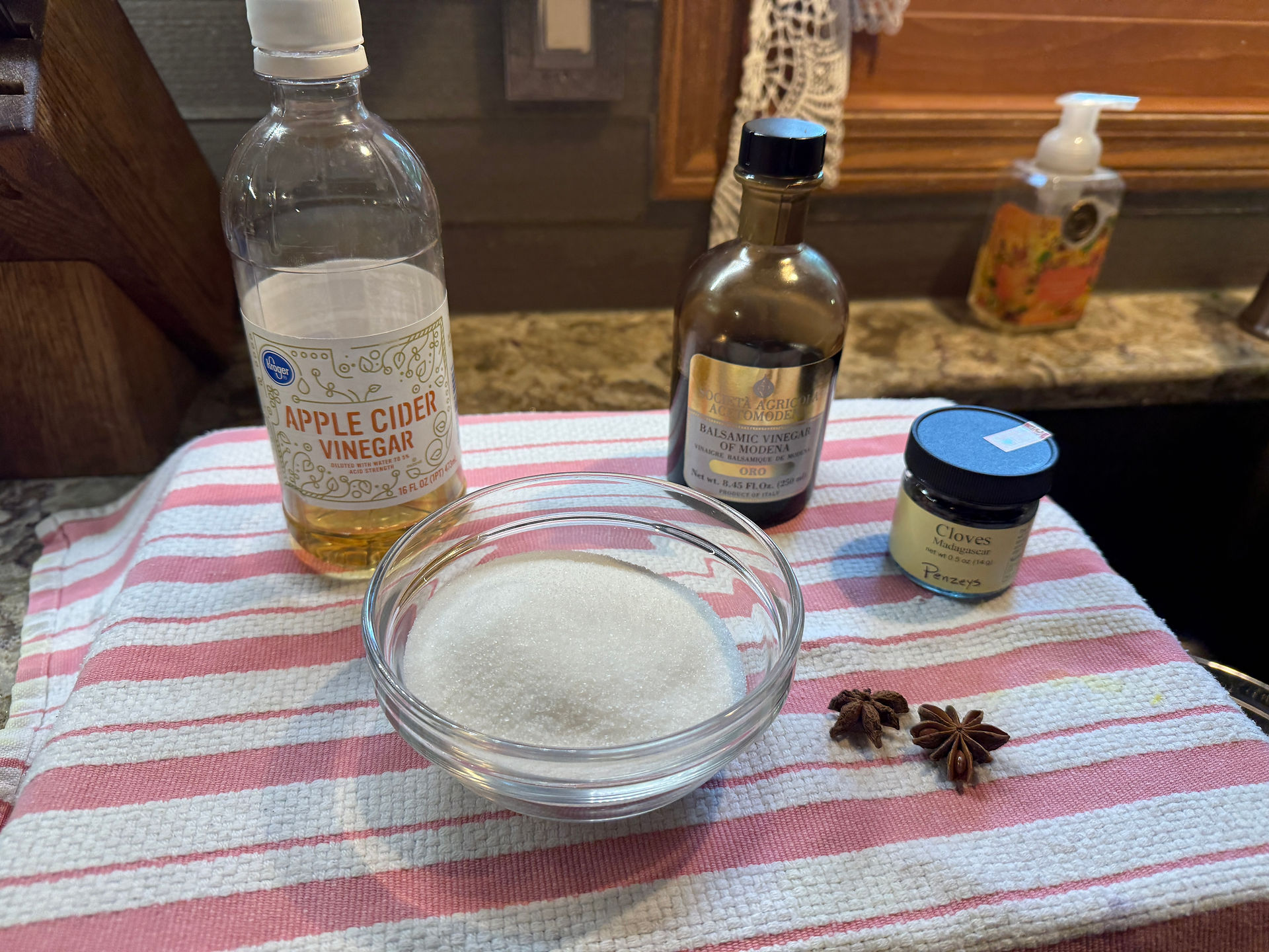 Ingredients for blackberry sauce