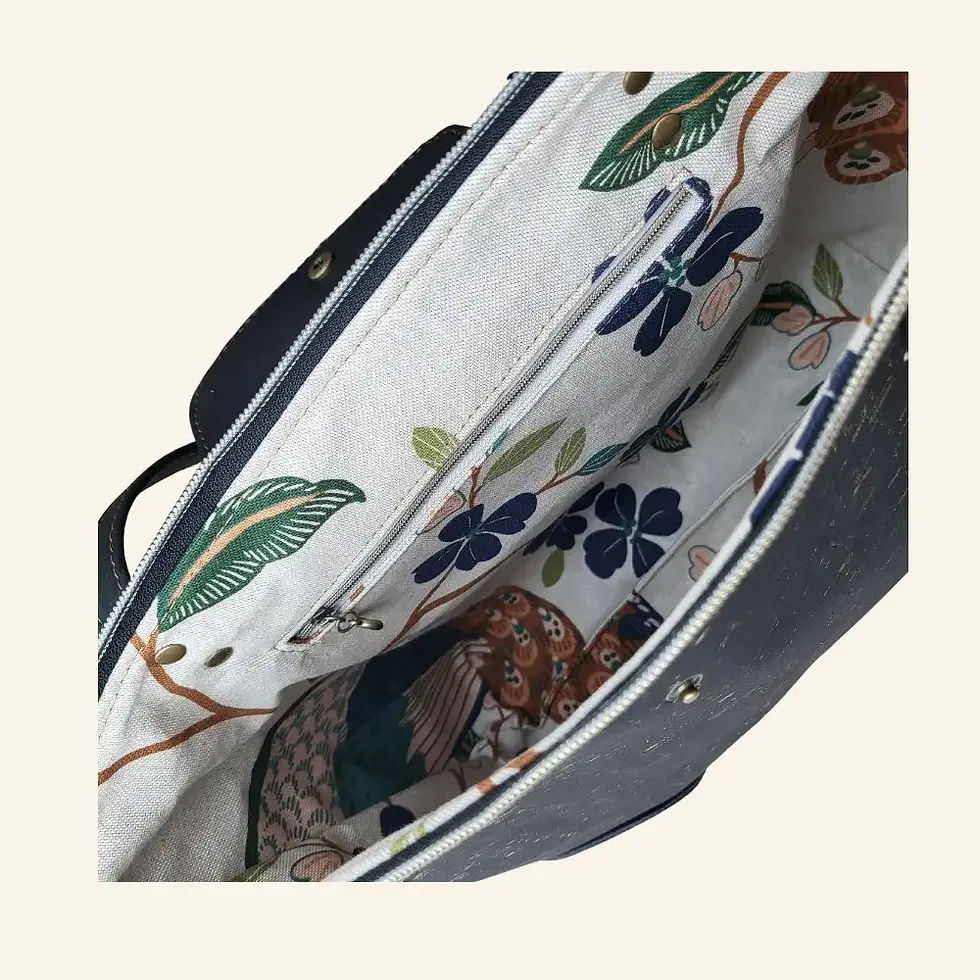 Thumbnail: Shopper tas met rits zwart goud binnenkant