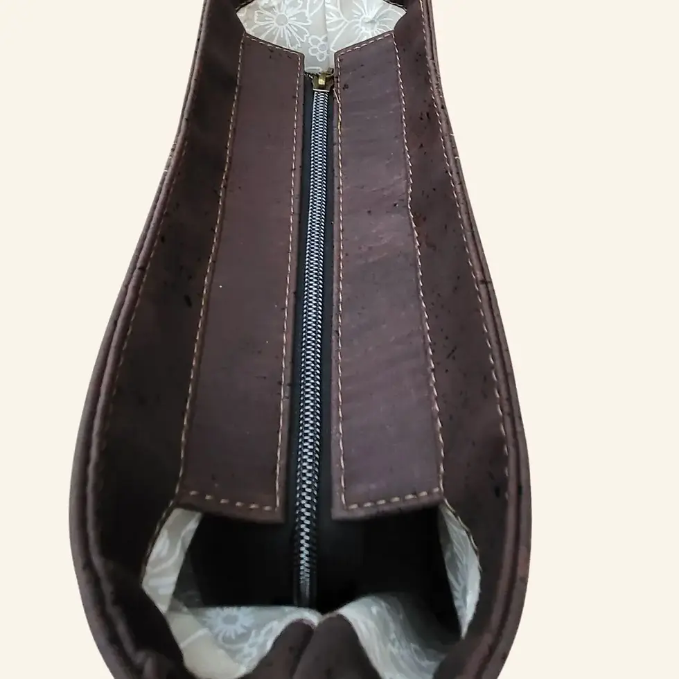 Thumbnail: Bruine schoudertas van kurk bovenkant