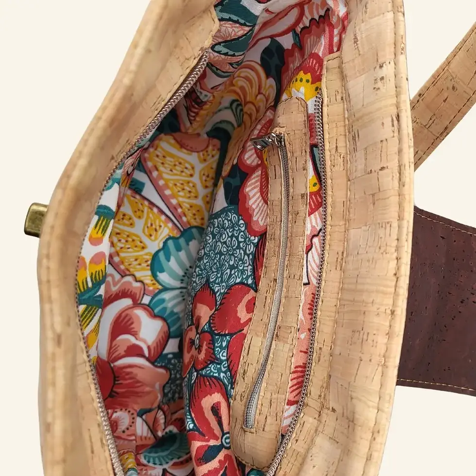 Thumbnail: Naturel kurk tas met bruine accenten binnenkant