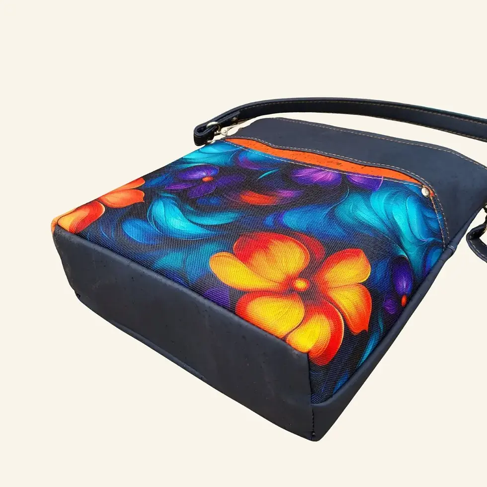 Thumbnail: Kleurrijke crossbody tas van kurk onderaanzicht