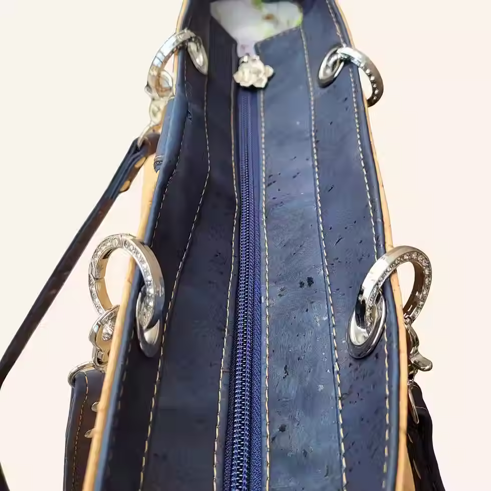 Thumbnail: Schoudertas kurk naturel met blauw Serena Blue bovenkant rits