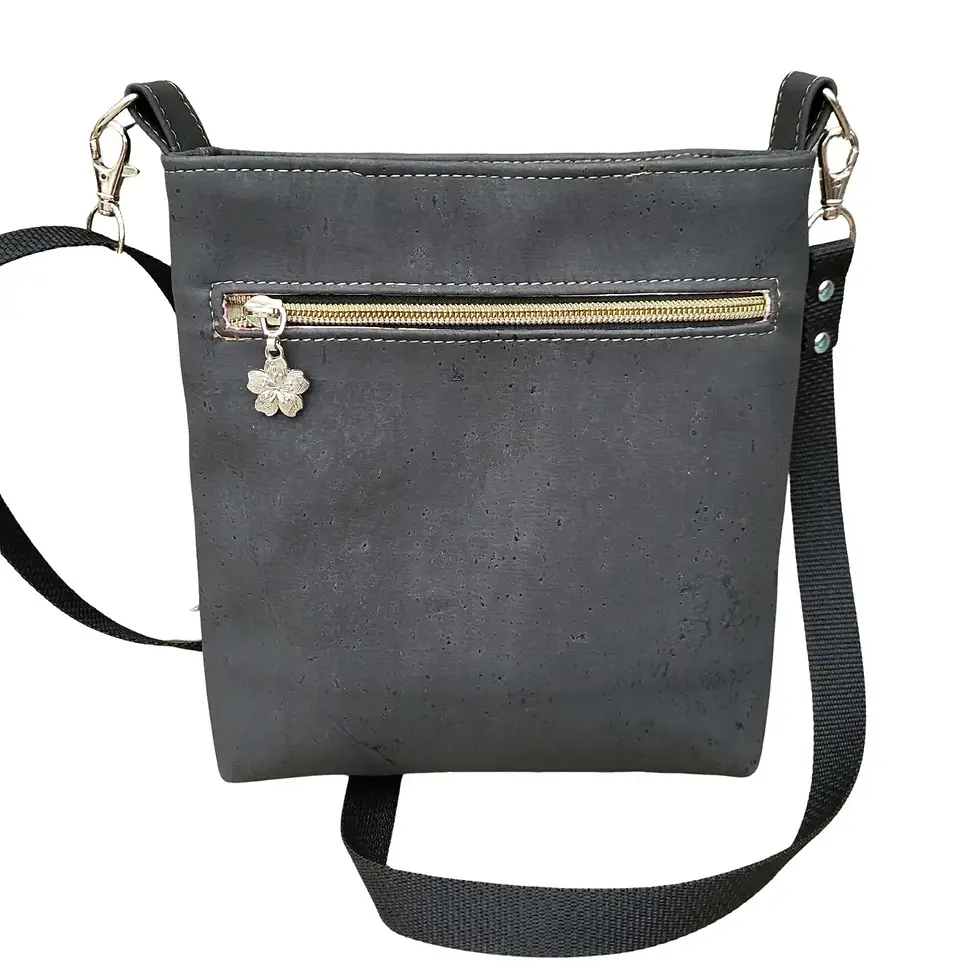 Thumbnail: Zwart kurktasje met rode bloemen achterkant