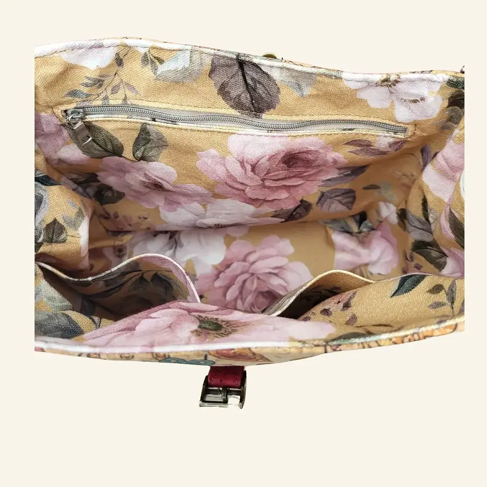 Thumbnail: Kleine rugtas rood kurk binnenkant