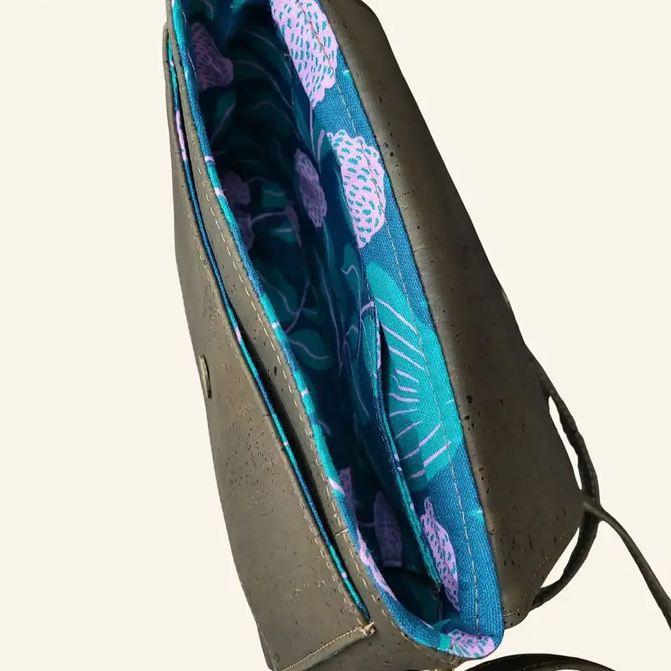 Thumbnail: Klein kurktasje  groen met klep binnenkant met rits vak