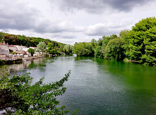 Julie Louis séjour Pilates et randonnée Dordogne Périgord