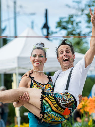 Photo des artistes Hugues et Lysanne du JML 2023, captée par Isabelle Michaud