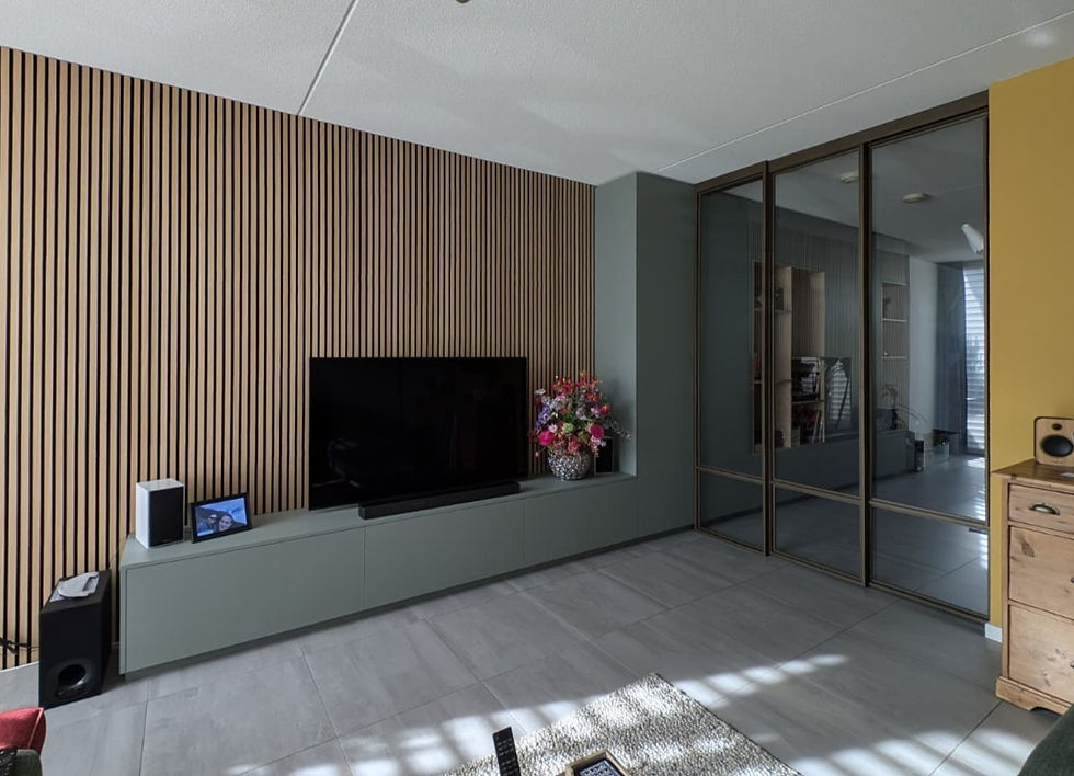 Lange wand kast op maat met latjes 2025