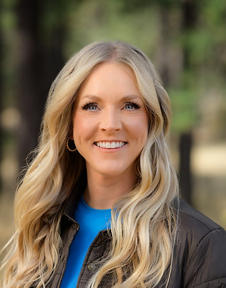 Alayna Bellquist Headshot_edited.jpg