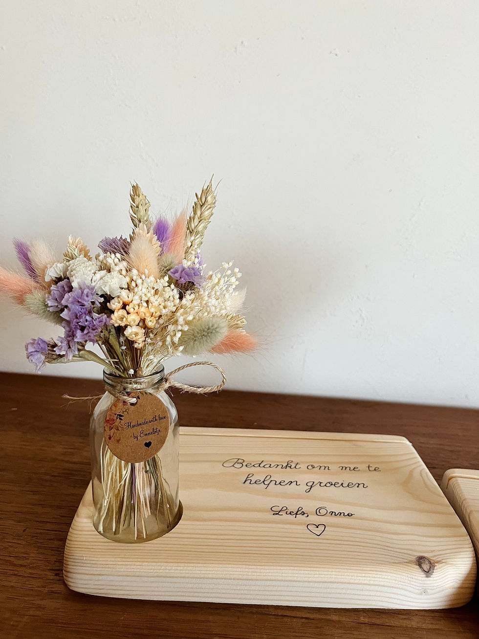 Thumbnail: Bestseller - Houten plank met droogbloemen