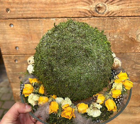 Lentebloemstuk - Krans met mosbol