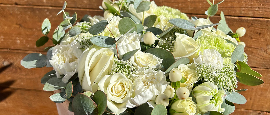 Bloemstuk - Classic white - Ideaal verjaardagsgeschenk