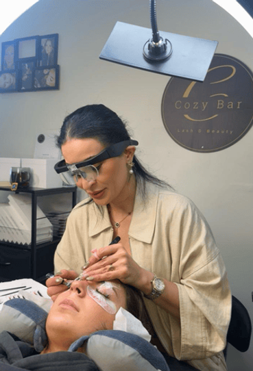 Premium eyelash extension Hawthorn is done by a lash expert.