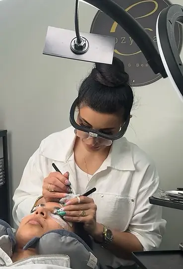 Eyelash extension Ivanhoe process of work.