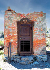JOANNA-KALAFATIS_ABANDONED_CALIFORNIA - 21 of 28.jpeg