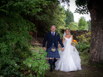 Edinburgh-Based Photographer Specializing in Wedding Photography,
Engagement Photography, Experienced Wedding and Family Photographer in Edinburgh, South Queensferry wedding photographer