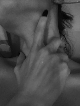 IK HAAT JE.  BLIJF BIJ ME.