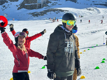 SnowConnectingPeople describes what happens naturally in the snow: people come together, share experiences, and grow together. Snow acts as a connecting element – open and without borders. Origin, language, or culture fade into the background, while a shared passion for snowsports creates connection, exchange, and a sense of community.