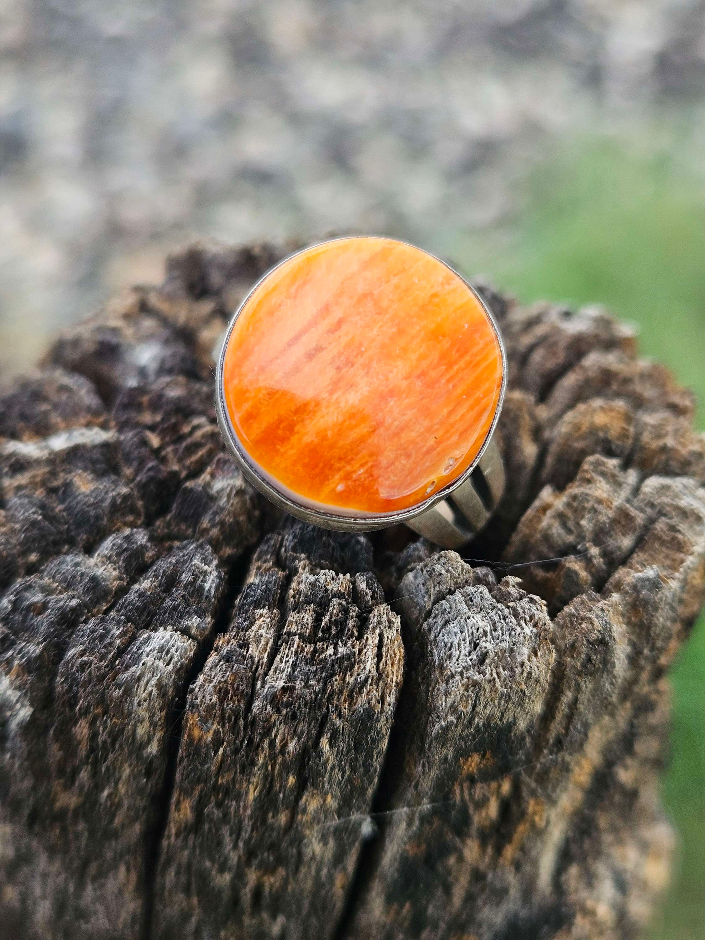 Round Rock Spiny Oyster Ring