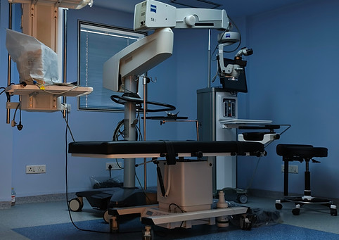 Operation theatre for retina and cataract surgery in Delhi at Claritas Eye & Retina Institute, Panchsheel Enclave, New Delhi, by Dr. Mayank Bansal