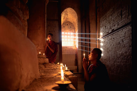 Prayers offered to monks Create merit and create merit for yourself.