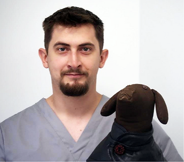dariusz amrozy_edited.png
