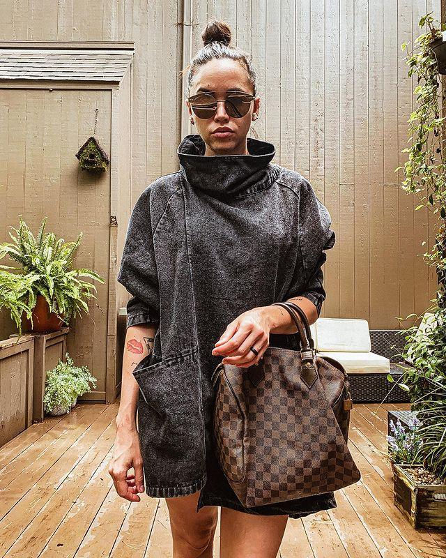 Thumbnail: Reon Turtleneck Loose Denim Sweatshirt