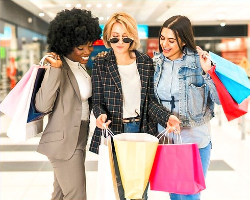 grupo-de-amigos-fazer-compras-juntos_23-2148385723_edited.jpg