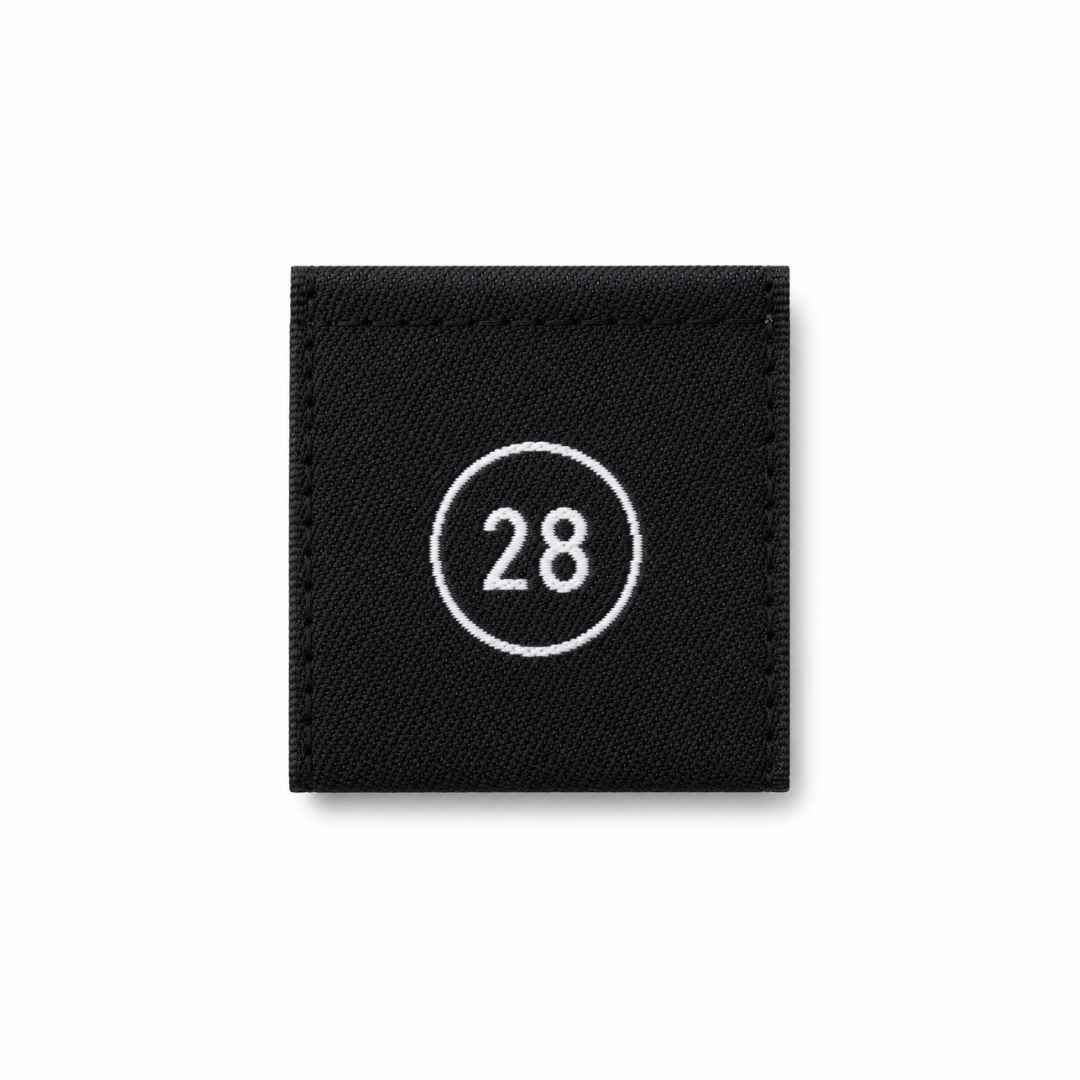 ETIQUETA TALLA 28 NEGRA PAQ 50 PCS