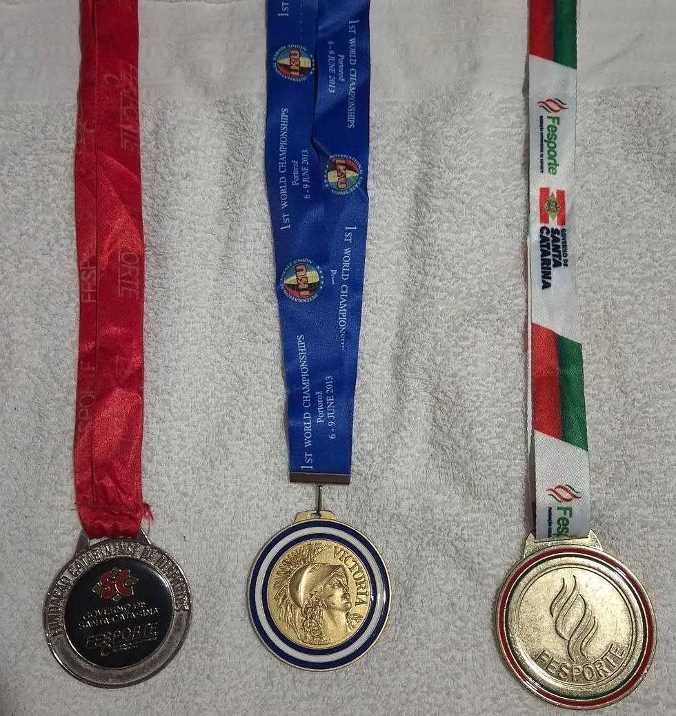 Jasc em 1996; Eslovênia em 2013 (como árbitro) e Ouro no Jasti em 2026 - Sérgio fazendo história no Karatê Foto: Arquivo Pessoal/Sérgio Fernandes